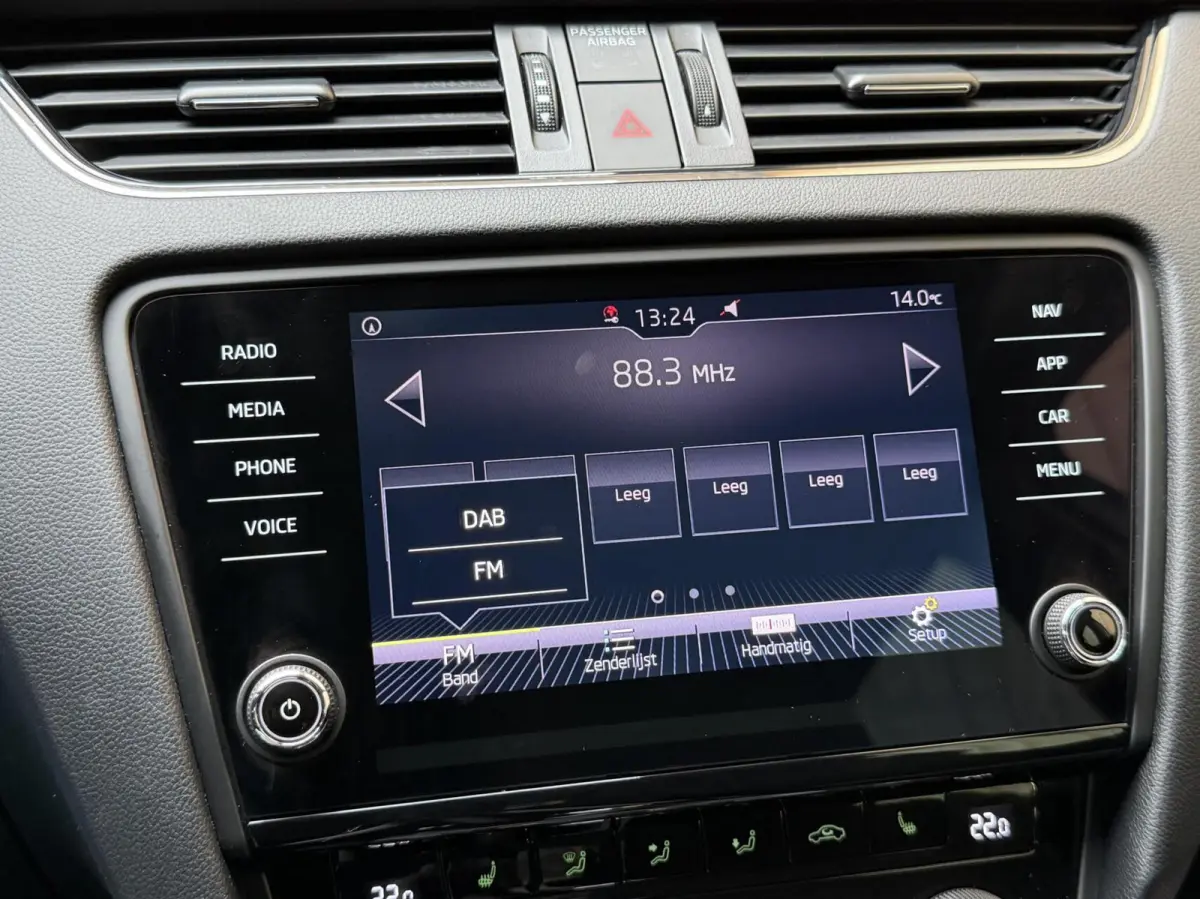 1.0 TSI Greentech Style Business Automaat | Apple CarPlay/Android Auto | Cruise & climate control | DAB ontvanger | Lichtmetalen velgen | Parkeersensoren achter | Voorstoelen verwarmd | Trek