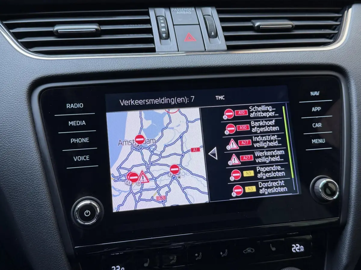 1.0 TSI Greentech Style Business Automaat | Apple CarPlay/Android Auto | Cruise & climate control | DAB ontvanger | Lichtmetalen velgen | Parkeersensoren achter | Voorstoelen verwarmd | Trek