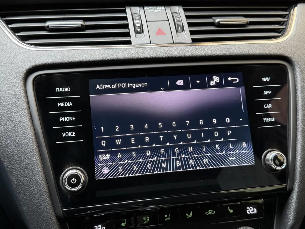 1.0 TSI Greentech Style Business Automaat | Apple CarPlay/Android Auto | Cruise & climate control | DAB ontvanger | Lichtmetalen velgen | Parkeersensoren achter | Voorstoelen verwarmd | Trek