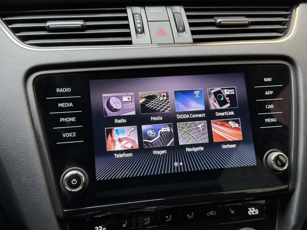 1.0 TSI Greentech Style Business Automaat | Apple CarPlay/Android Auto | Cruise & climate control | DAB ontvanger | Lichtmetalen velgen | Parkeersensoren achter | Voorstoelen verwarmd | Trek