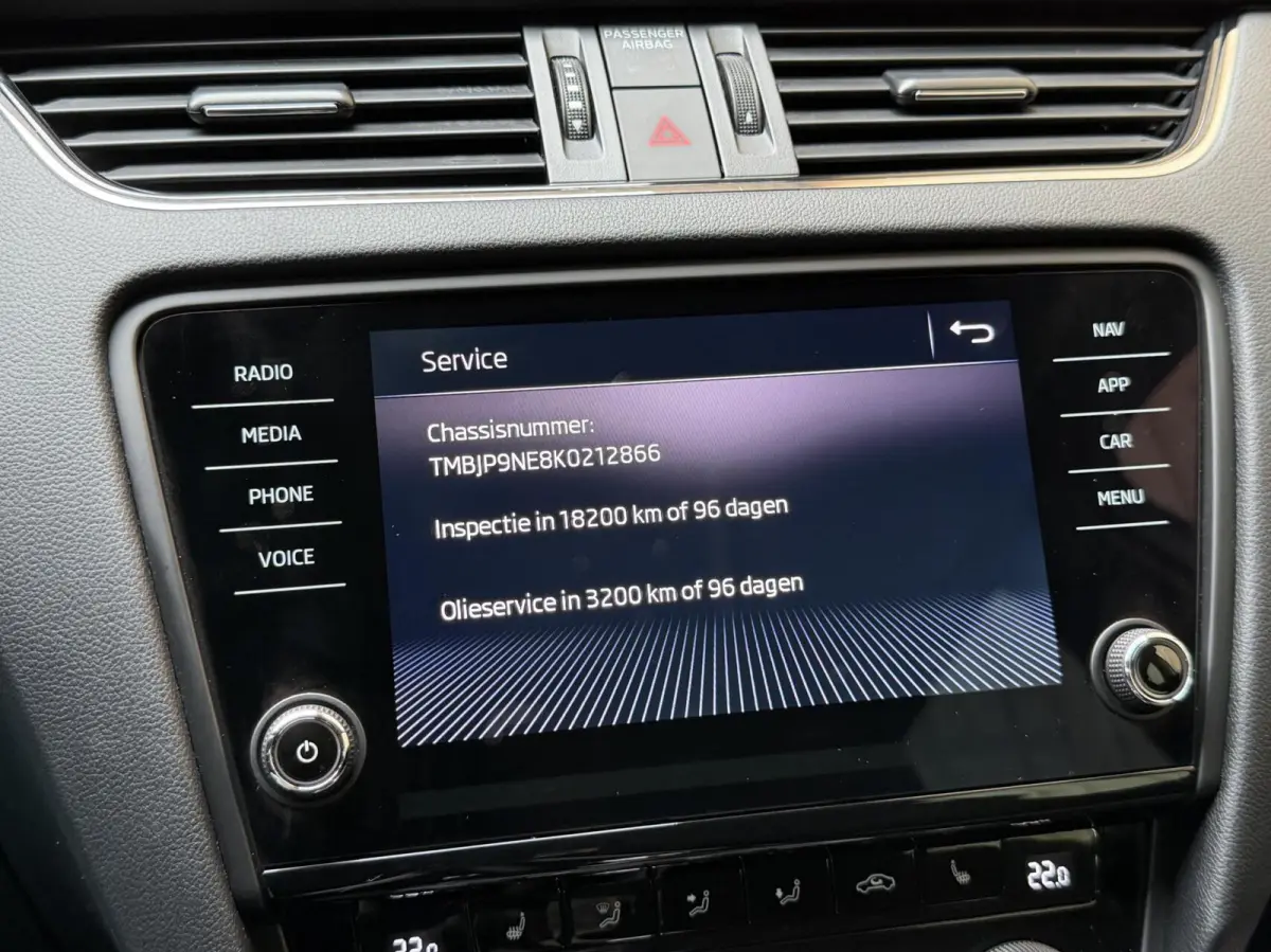 1.0 TSI Greentech Style Business Automaat | Apple CarPlay/Android Auto | Cruise & climate control | DAB ontvanger | Lichtmetalen velgen | Parkeersensoren achter | Voorstoelen verwarmd | Trek