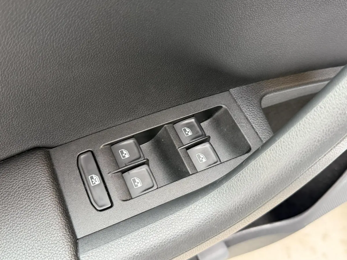 1.0 TSI Greentech Style Business Automaat | Apple CarPlay/Android Auto | Cruise & climate control | DAB ontvanger | Lichtmetalen velgen | Parkeersensoren achter | Voorstoelen verwarmd | Trek