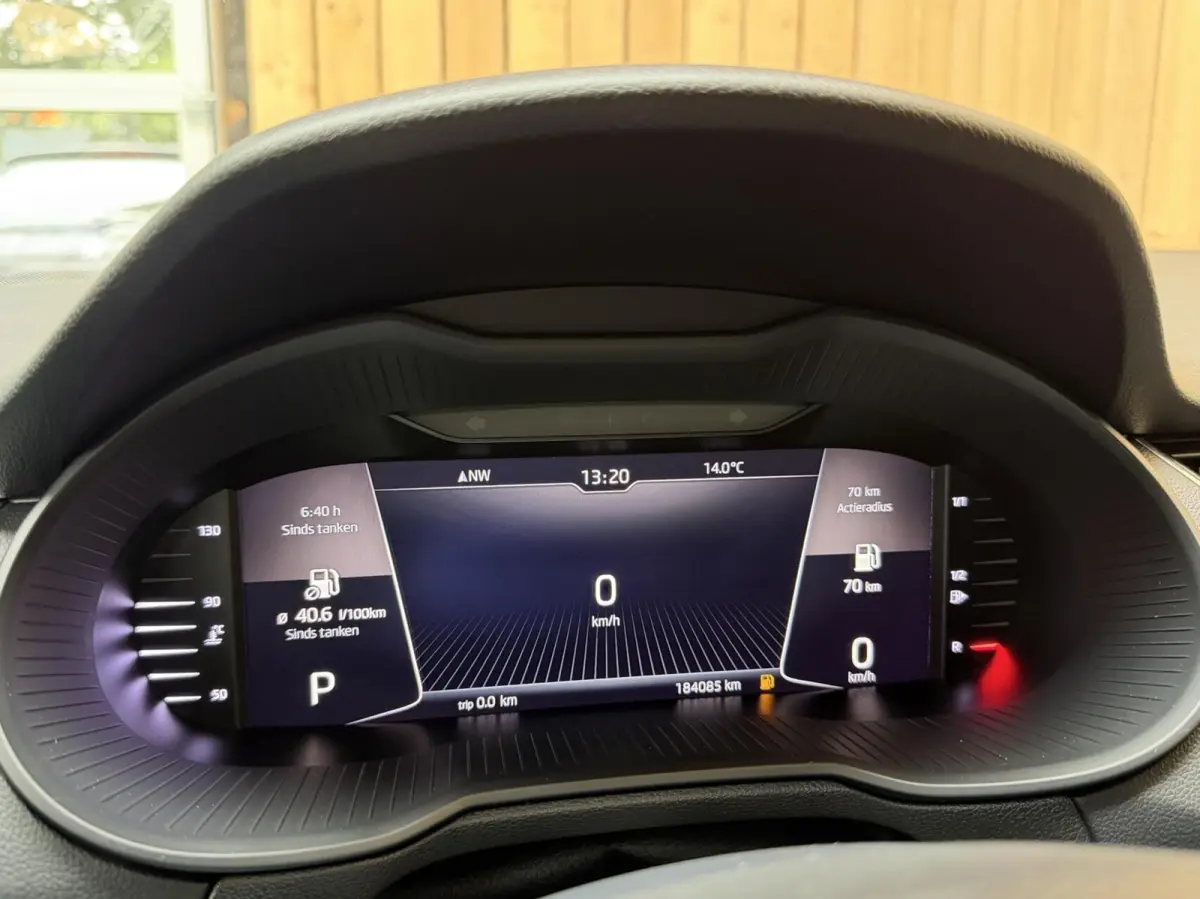 1.0 TSI Greentech Style Business Automaat | Apple CarPlay/Android Auto | Cruise & climate control | DAB ontvanger | Lichtmetalen velgen | Parkeersensoren achter | Voorstoelen verwarmd | Trek