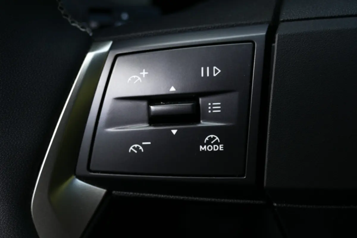 1.2 HYBRID 136PK 7-ZITS GS AUTOMAAT / CAMERA / STOEL-STUURVERWARMING / 8 JAAR GARANTIE / 17"LMV / LED / NAVI / CLIMA / PDC / BLUETOOTH / CRUISECONTROL / 1E EIGENAAR / SCHITTERENDE STAAT !!