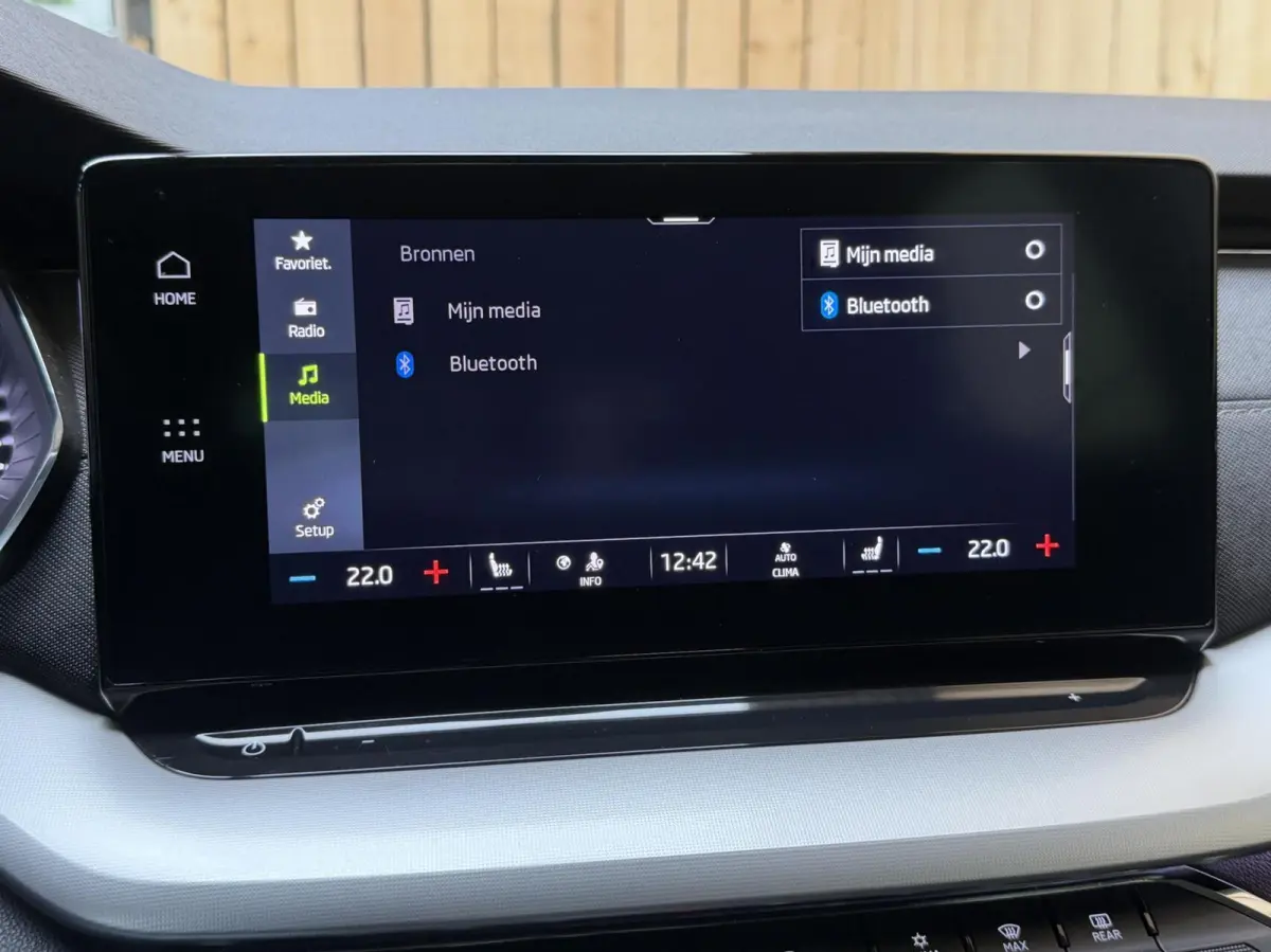1.0 e-TSI Business Edition Plus Automaat | Apple CarPlay/Android Auto | Adaptieve cruise control | DAB ontvanger | Dode hoek detectie | LED verlichting | Parkeersensoren voor en achter | Voo