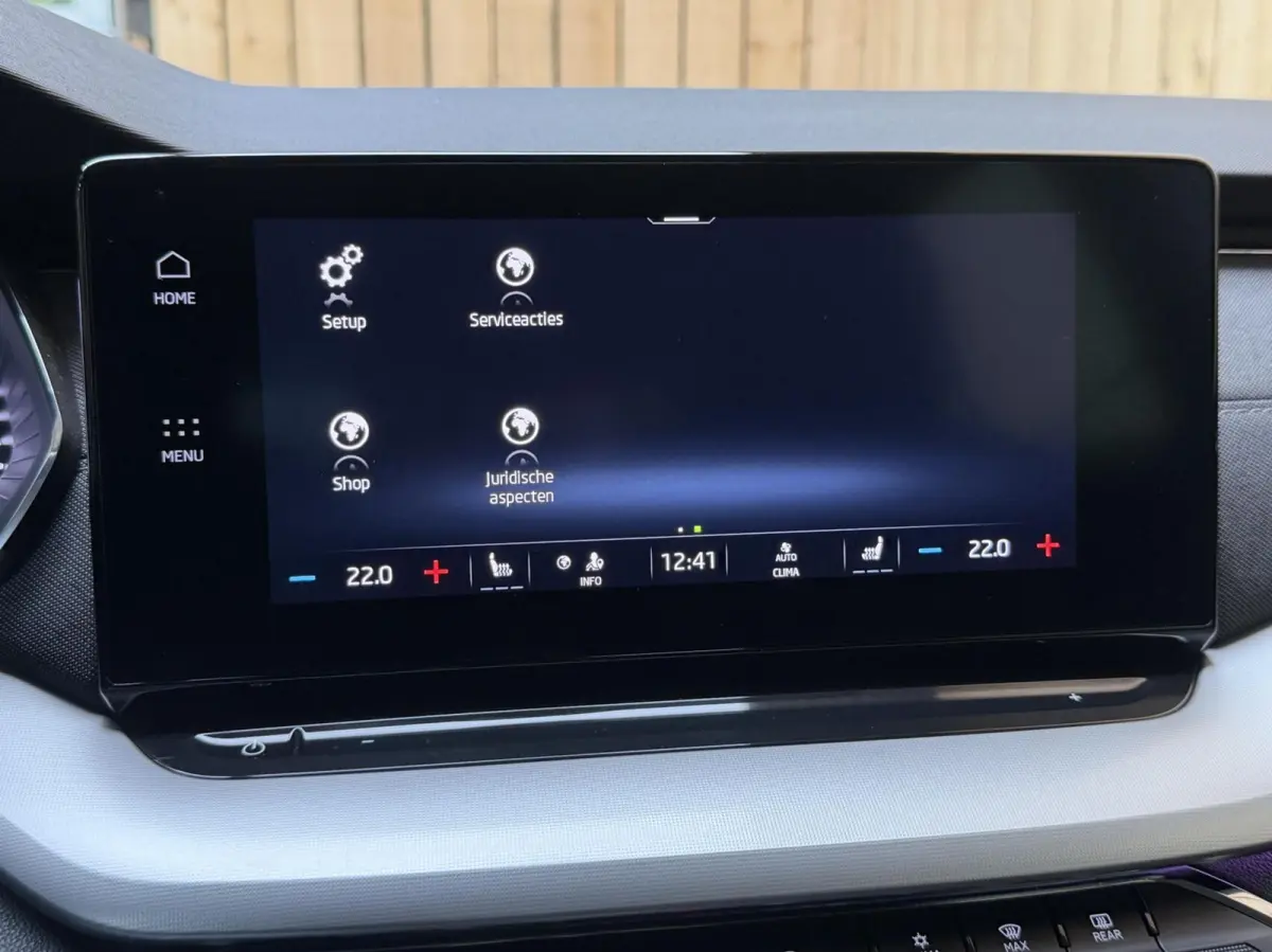 1.0 e-TSI Business Edition Plus Automaat | Apple CarPlay/Android Auto | Adaptieve cruise control | DAB ontvanger | Dode hoek detectie | LED verlichting | Parkeersensoren voor en achter | Voo