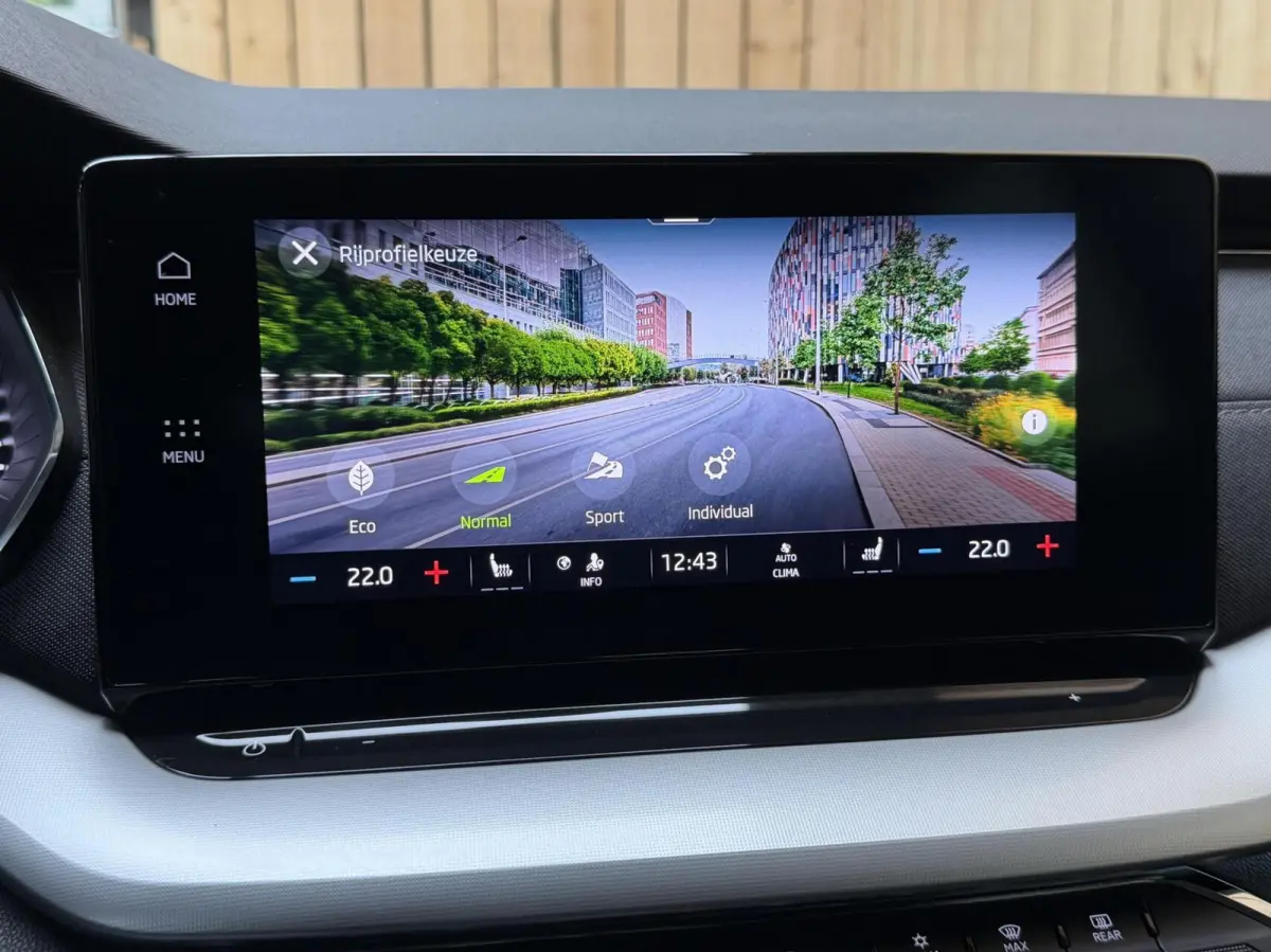 1.0 e-TSI Business Edition Plus Automaat | Apple CarPlay/Android Auto | Adaptieve cruise control | DAB ontvanger | Dode hoek detectie | LED verlichting | Parkeersensoren voor en achter | Voo