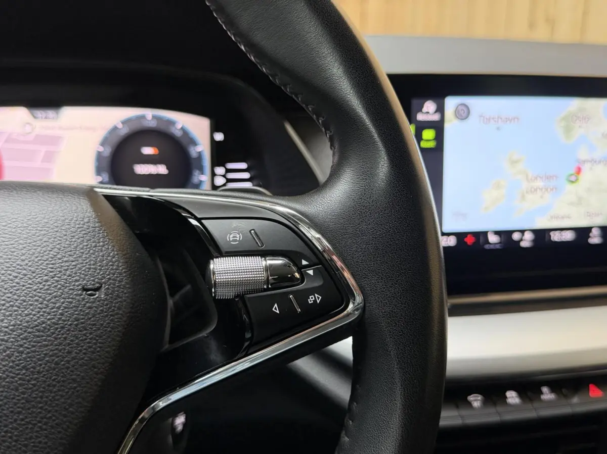 1.0 e-TSI Business Edition Plus Automaat | Apple CarPlay/Android Auto | Adaptieve cruise control | DAB ontvanger | Dode hoek detectie | LED verlichting | Parkeersensoren voor en achter | Voo
