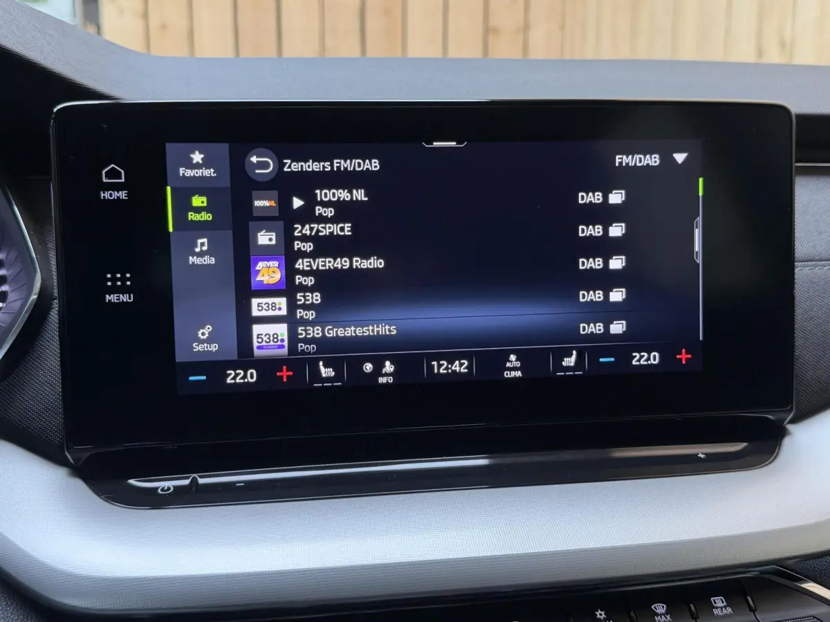 1.0 e-TSI Business Edition Plus Automaat | Apple CarPlay/Android Auto | Adaptieve cruise control | DAB ontvanger | Dode hoek detectie | LED verlichting | Parkeersensoren voor en achter | Voo