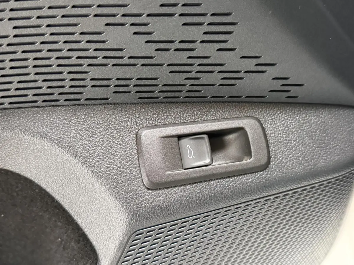 1.0 e-TSI Business Edition Plus Automaat | Apple CarPlay/Android Auto | Adaptieve cruise control | DAB ontvanger | Dode hoek detectie | LED verlichting | Parkeersensoren voor en achter | Voo