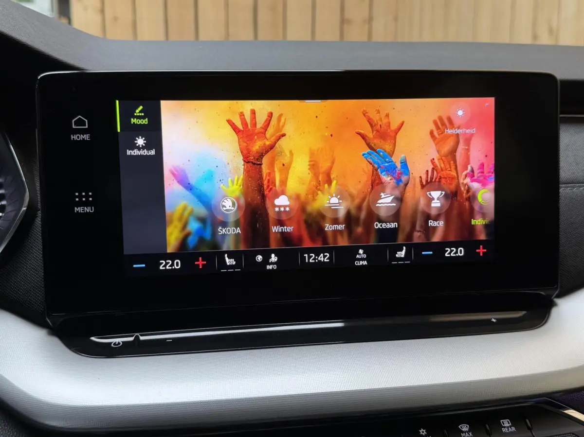 1.0 e-TSI Business Edition Plus Automaat | Apple CarPlay/Android Auto | Adaptieve cruise control | DAB ontvanger | Dode hoek detectie | LED verlichting | Parkeersensoren voor en achter | Voo