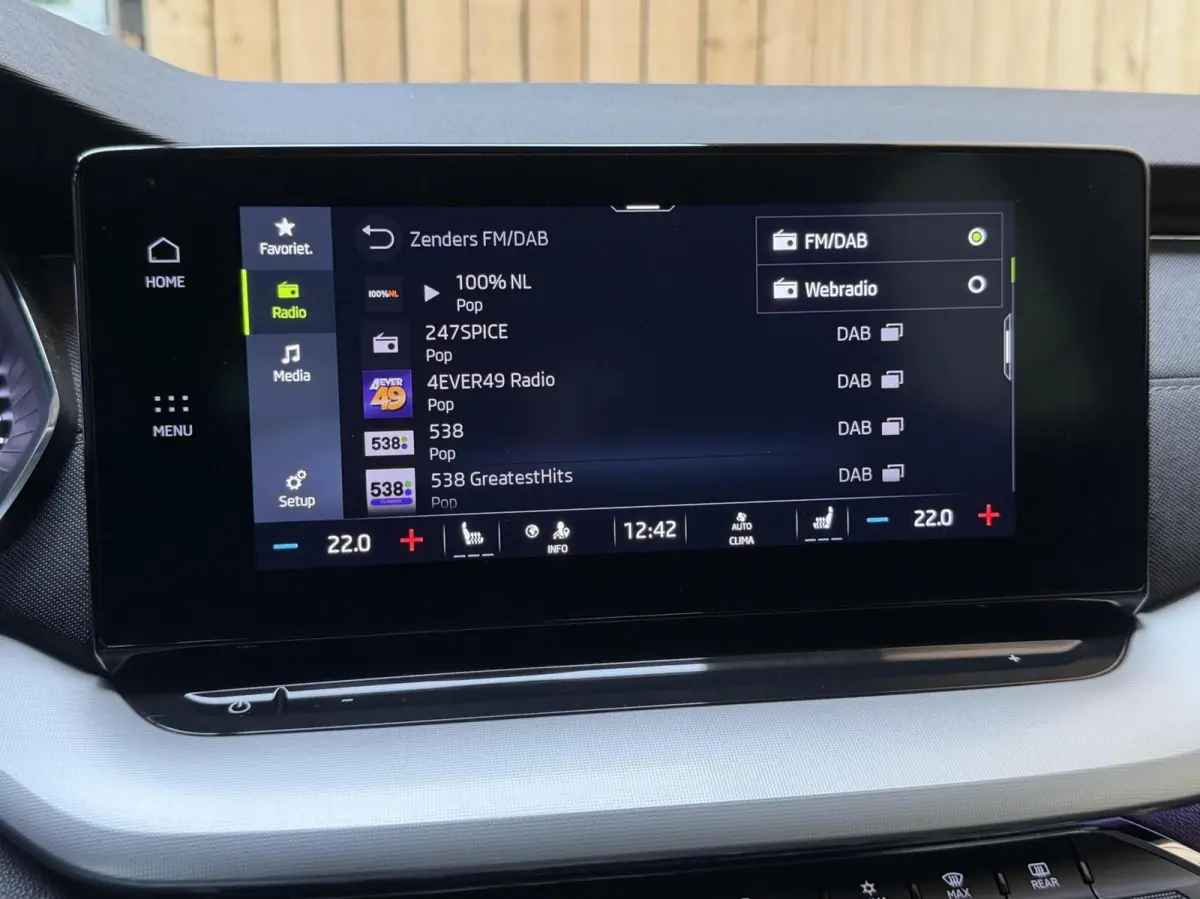 1.0 e-TSI Business Edition Plus Automaat | Apple CarPlay/Android Auto | Adaptieve cruise control | DAB ontvanger | Dode hoek detectie | LED verlichting | Parkeersensoren voor en achter | Voo