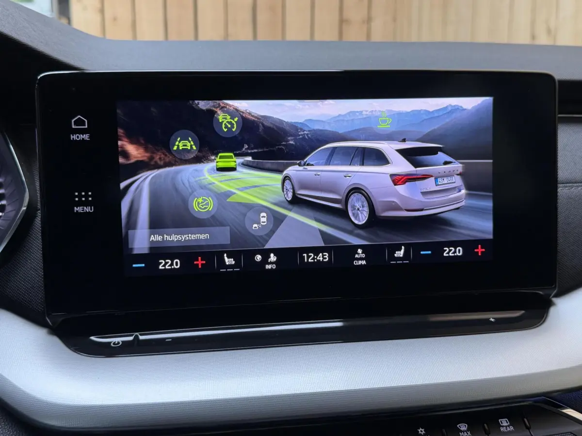1.0 e-TSI Business Edition Plus Automaat | Apple CarPlay/Android Auto | Adaptieve cruise control | DAB ontvanger | Dode hoek detectie | LED verlichting | Parkeersensoren voor en achter | Voo