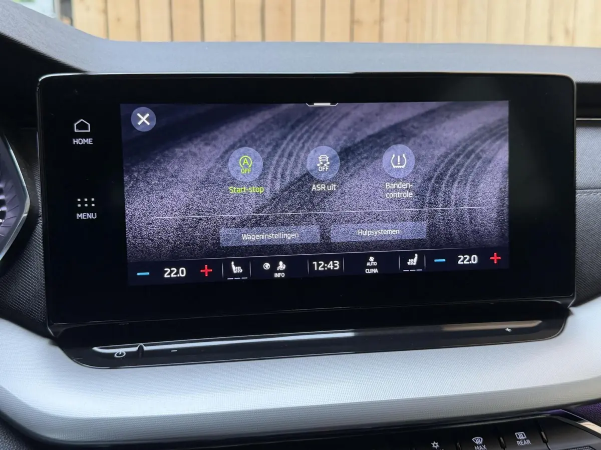 1.0 e-TSI Business Edition Plus Automaat | Apple CarPlay/Android Auto | Adaptieve cruise control | DAB ontvanger | Dode hoek detectie | LED verlichting | Parkeersensoren voor en achter | Voo