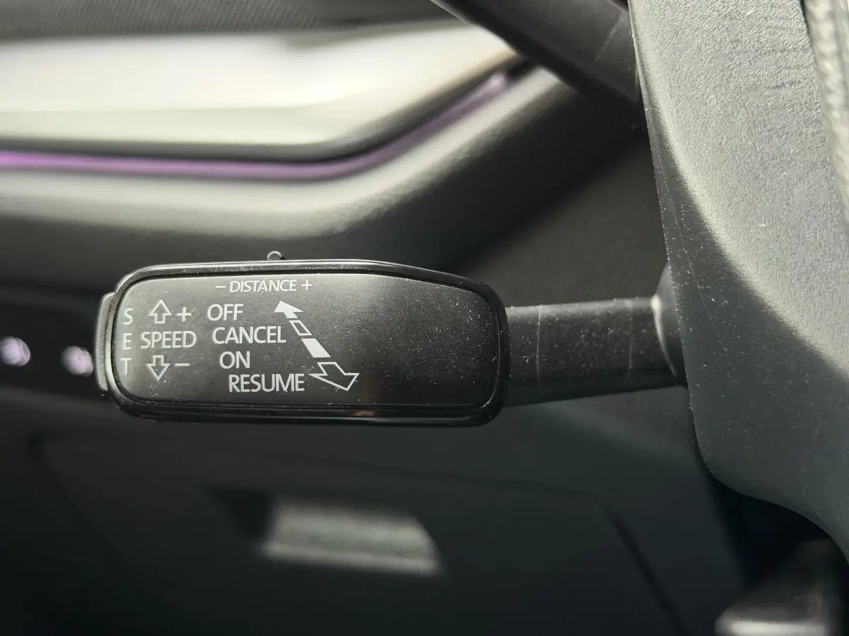 1.0 e-TSI Business Edition Plus Automaat | Apple CarPlay/Android Auto | Adaptieve cruise control | DAB ontvanger | Dode hoek detectie | LED verlichting | Parkeersensoren voor en achter | Voo