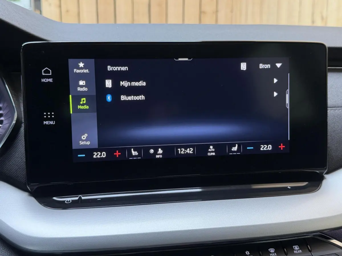 1.0 e-TSI Business Edition Plus Automaat | Apple CarPlay/Android Auto | Adaptieve cruise control | DAB ontvanger | Dode hoek detectie | LED verlichting | Parkeersensoren voor en achter | Voo