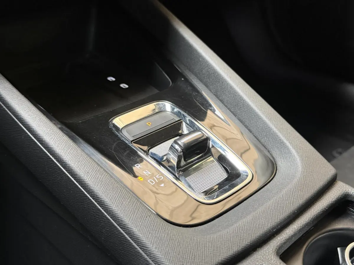1.0 e-TSI Business Edition Plus Automaat | Apple CarPlay/Android Auto | Adaptieve cruise control | DAB ontvanger | Dode hoek detectie | LED verlichting | Parkeersensoren voor en achter | Voo