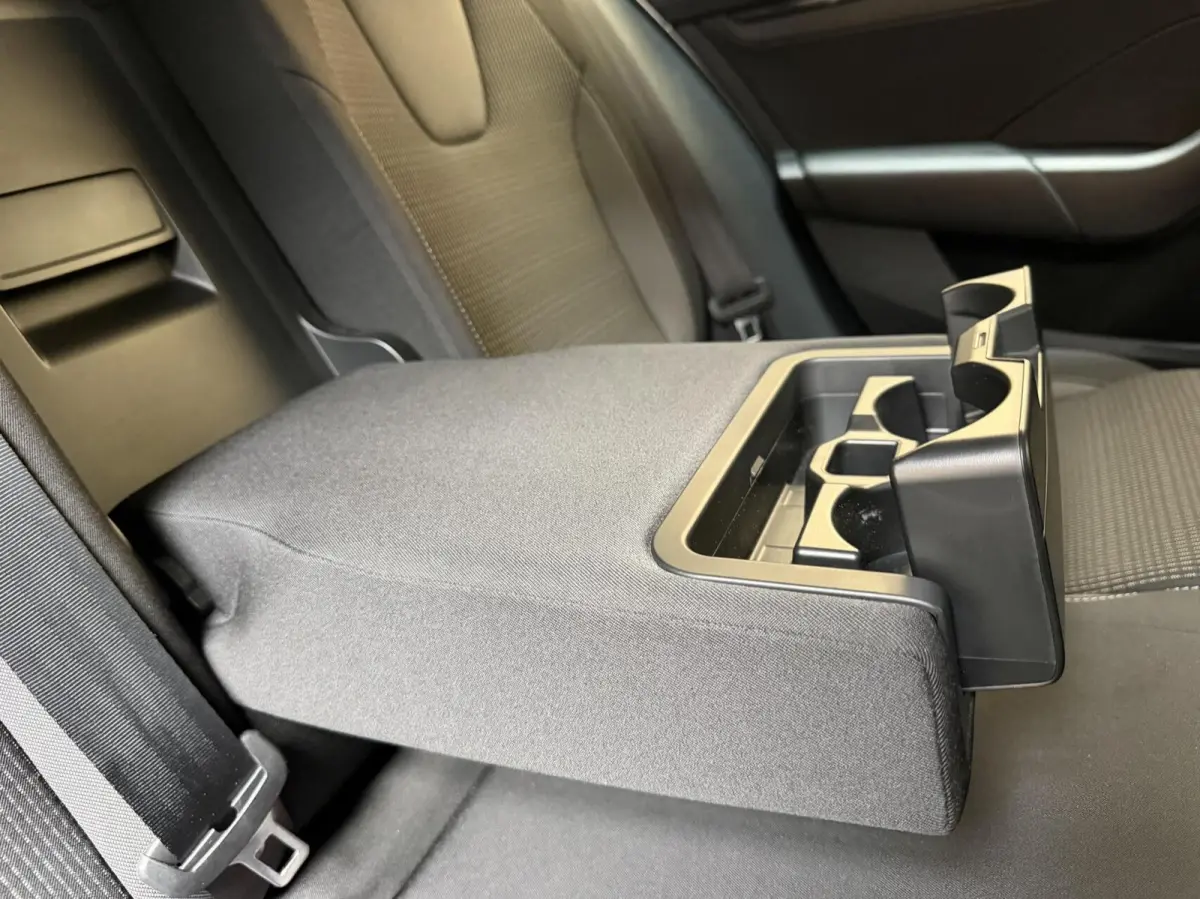 1.0 TSI Business Edition Apple CarPlay/Android Auto | Cruise & climate control | DAB ontvanger | Elektrisch bedienbare achterklep | Keyless entry | LED verlichting | Navigatiesysteem | Trekh