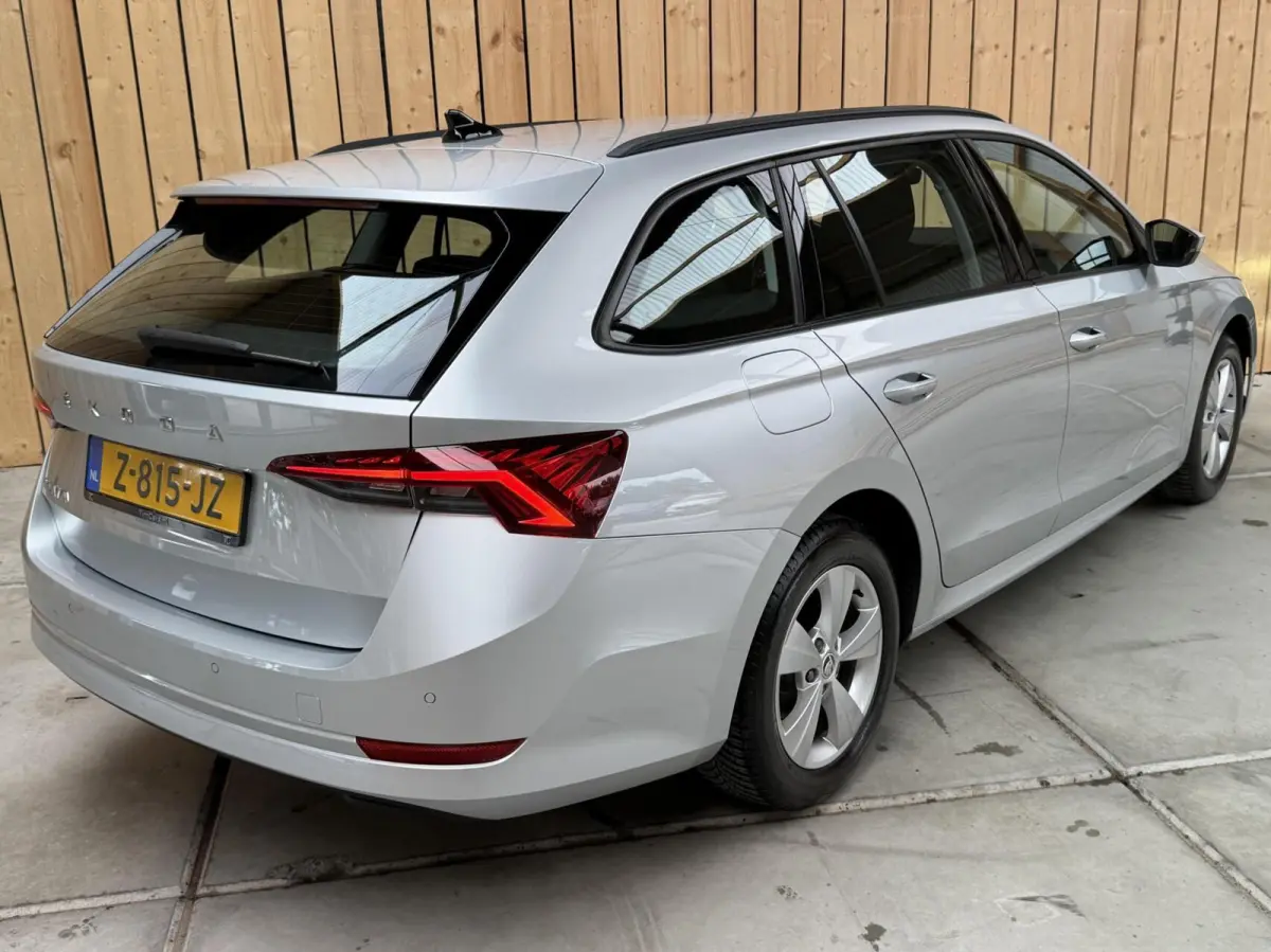 1.0 TSI Business Edition Apple CarPlay/Android Auto | Cruise & climate control | DAB ontvanger | Elektrisch bedienbare achterklep | Keyless entry | LED verlichting | Navigatiesysteem | Trekh