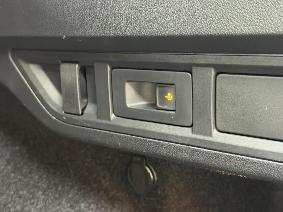 1.0 TSI Business Edition Apple CarPlay/Android Auto | Cruise & climate control | DAB ontvanger | Elektrisch bedienbare achterklep | Keyless entry | LED verlichting | Navigatiesysteem | Trekh