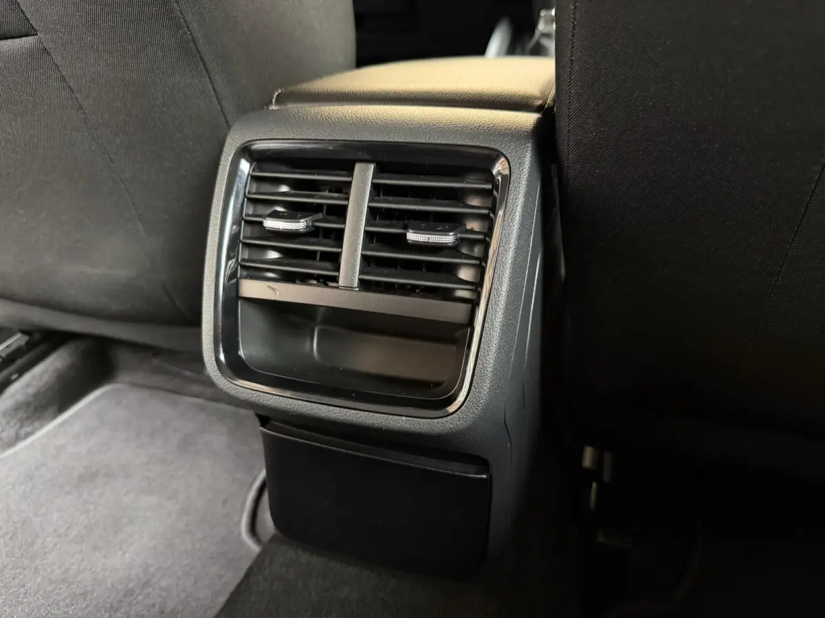 1.0 TSI Business Edition Apple CarPlay/Android Auto | Cruise & climate control | DAB ontvanger | Elektrisch bedienbare achterklep | Keyless entry | LED verlichting | Navigatiesysteem | Trekh