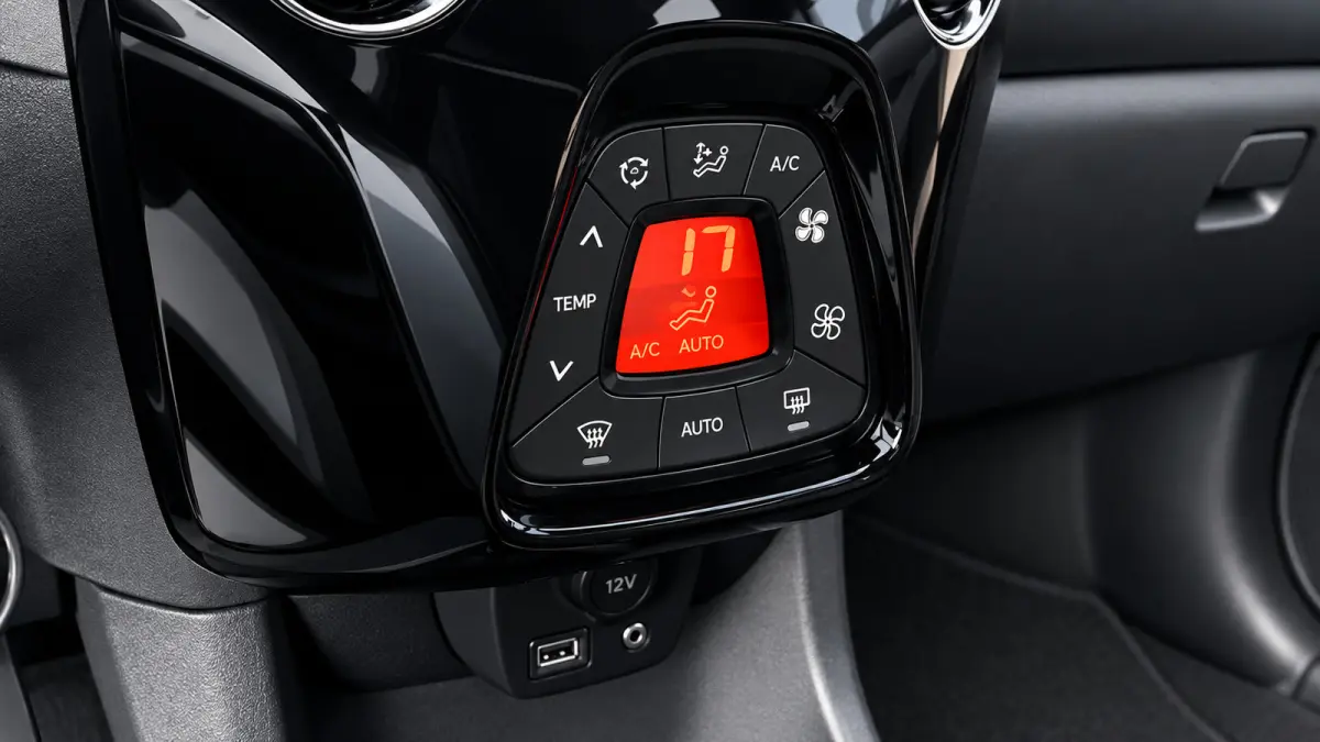 1.0 VTi Carplay,,Clima,,Camera!!! Stoelwervarming.....
