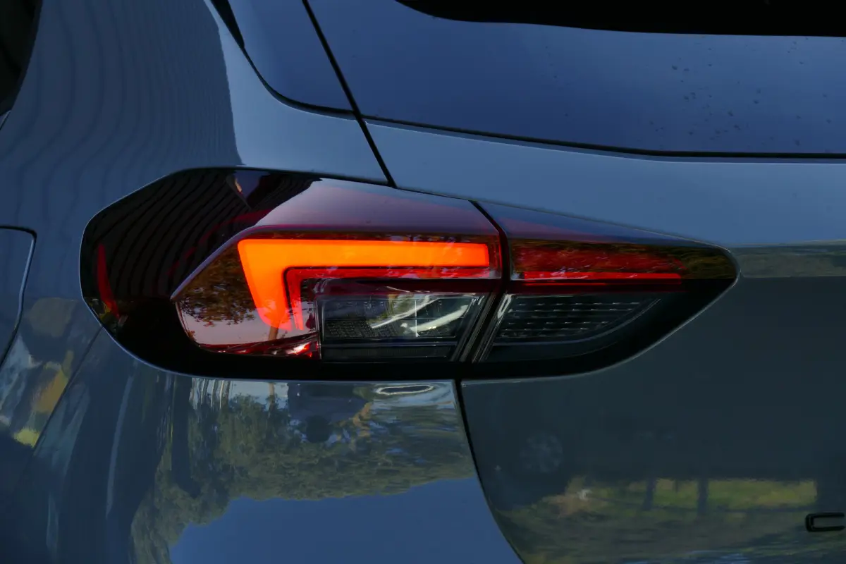 1.2 TURBO HYBRID GS AUTOMAAT / CAMERA / 16"LMV / NAVI / CLIMA / LED / PDC / BLUETOOTH / CRUISECONTROL / 1E EIGENAAR / SCHITTERENDE STAAT !!