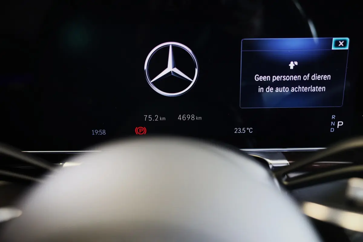580 e 4MATIC Lang AMG Line / Chauffeurspakket Plus / Massage / Koptelefoons / Head Up / Pano / 360 Camera
