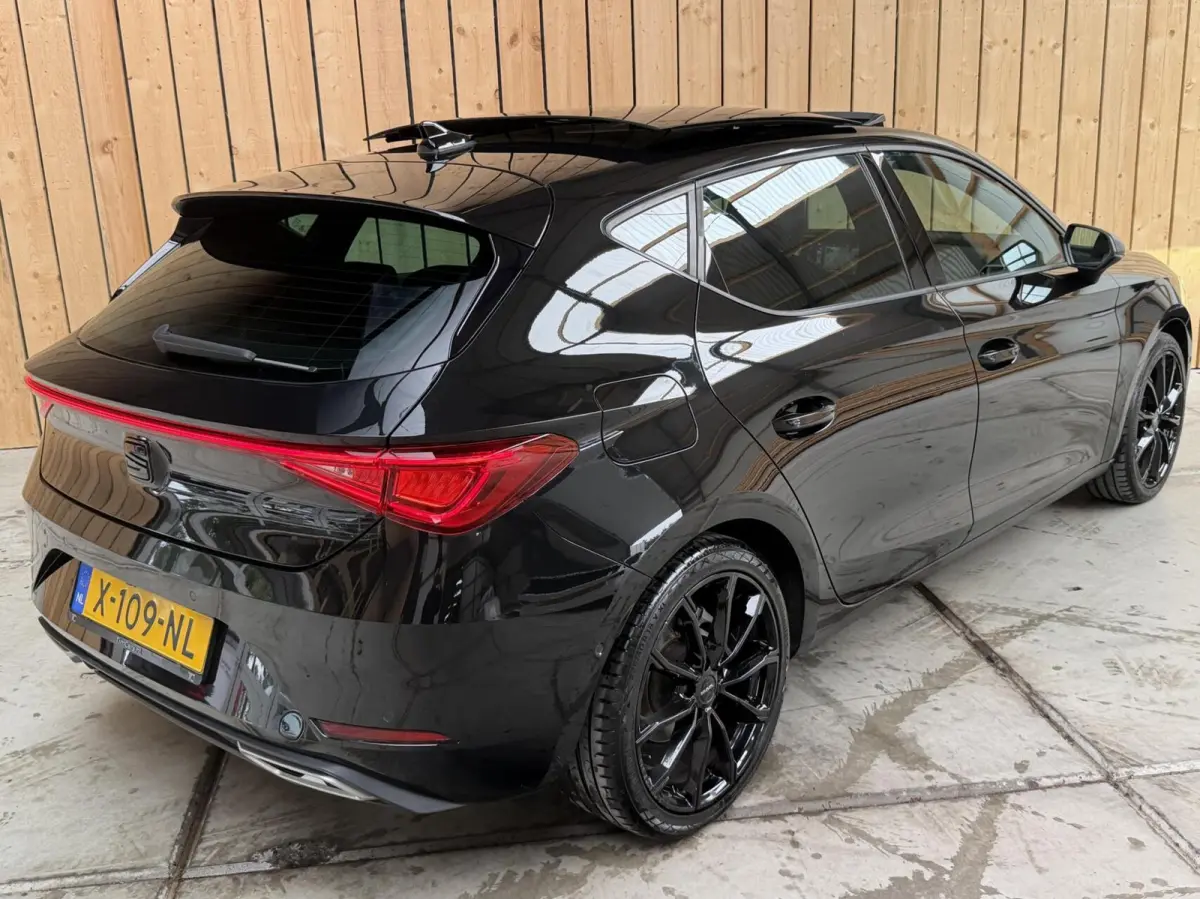 1.0 eTSI FR Business Intense Achteruitrijcamera | Apple CarPlay/Android Auto | Adaptieve cruise control | Climate control | DAB ontvanger | Keyless entry | Panoramadak | Voorstoelen en stuur