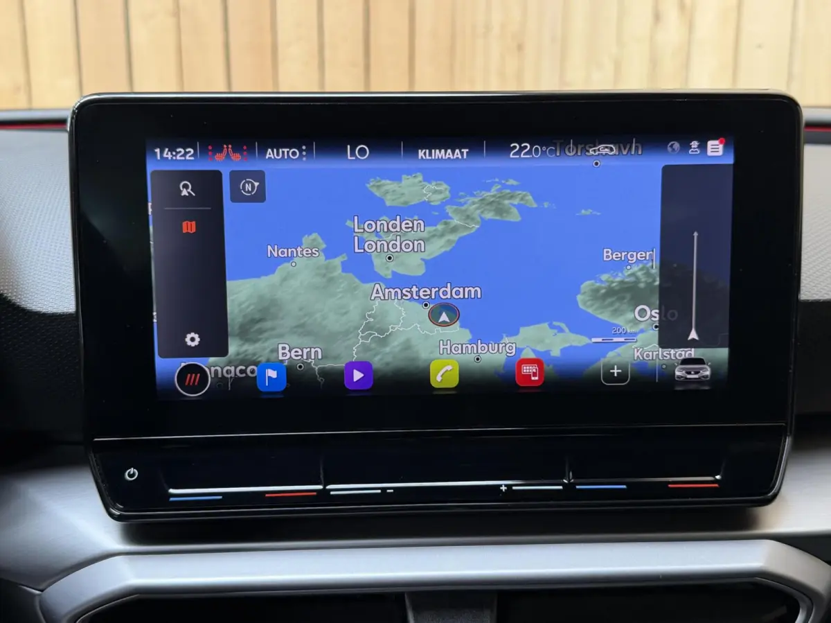 1.0 eTSI FR Business Intense Achteruitrijcamera | Apple CarPlay/Android Auto | Adaptieve cruise control | Climate control | DAB ontvanger | Keyless entry | Panoramadak | Voorstoelen en stuur
