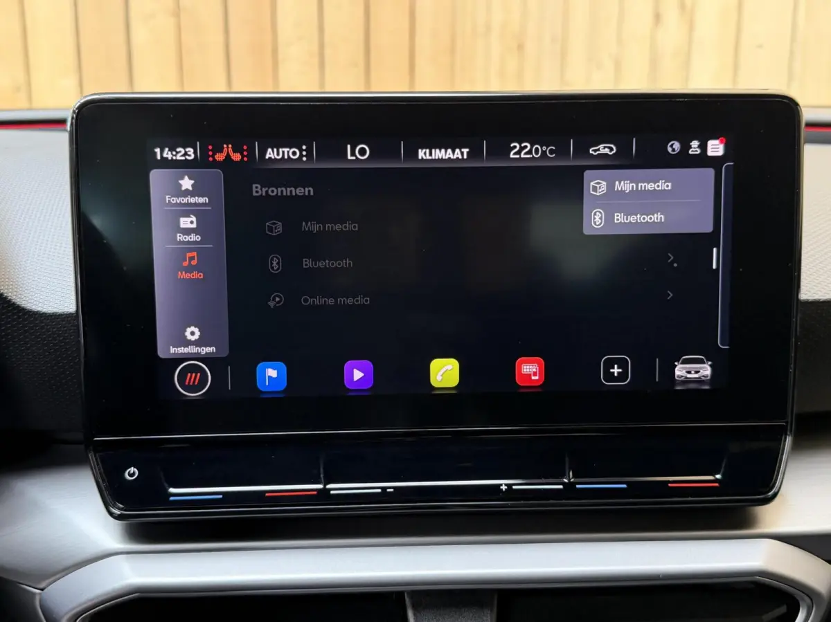 1.0 eTSI FR Business Intense Achteruitrijcamera | Apple CarPlay/Android Auto | Adaptieve cruise control | Climate control | DAB ontvanger | Keyless entry | Panoramadak | Voorstoelen en stuur