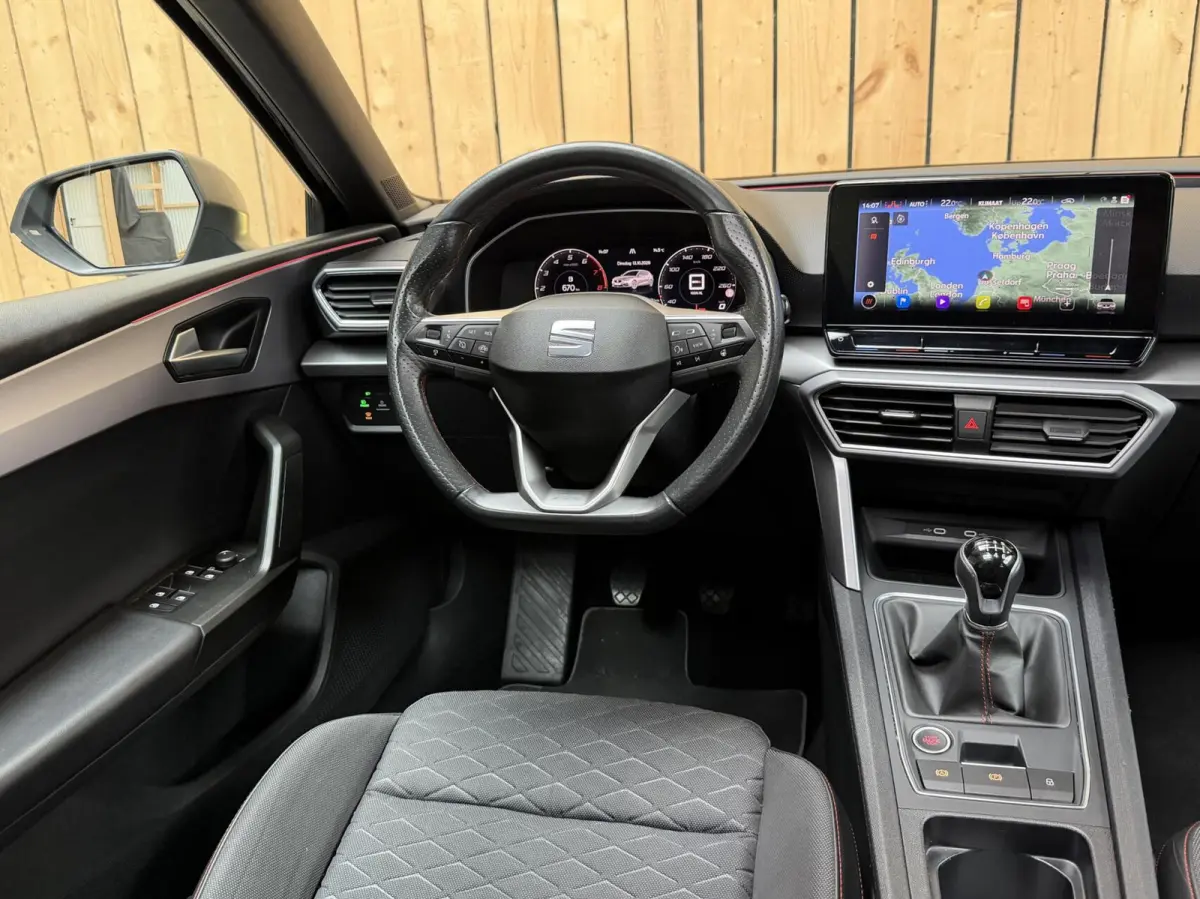 1.0 eTSI FR Business Intense Achteruitrijcamera | Apple CarPlay/Android Auto | Adaptieve cruise control | Climate control | DAB ontvanger | Keyless entry | Panoramadak | Voorstoelen en stuur