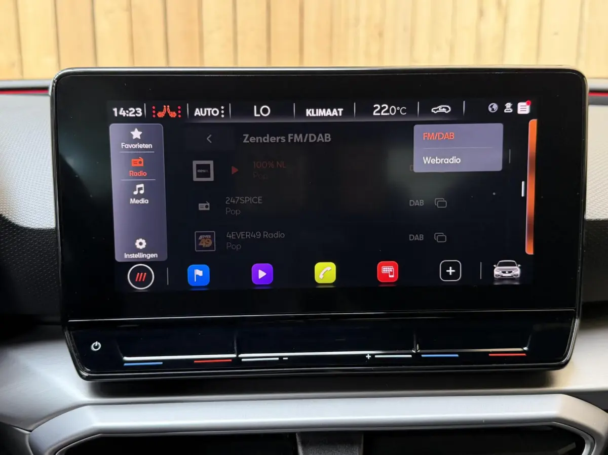 1.0 eTSI FR Business Intense Achteruitrijcamera | Apple CarPlay/Android Auto | Adaptieve cruise control | Climate control | DAB ontvanger | Keyless entry | Panoramadak | Voorstoelen en stuur
