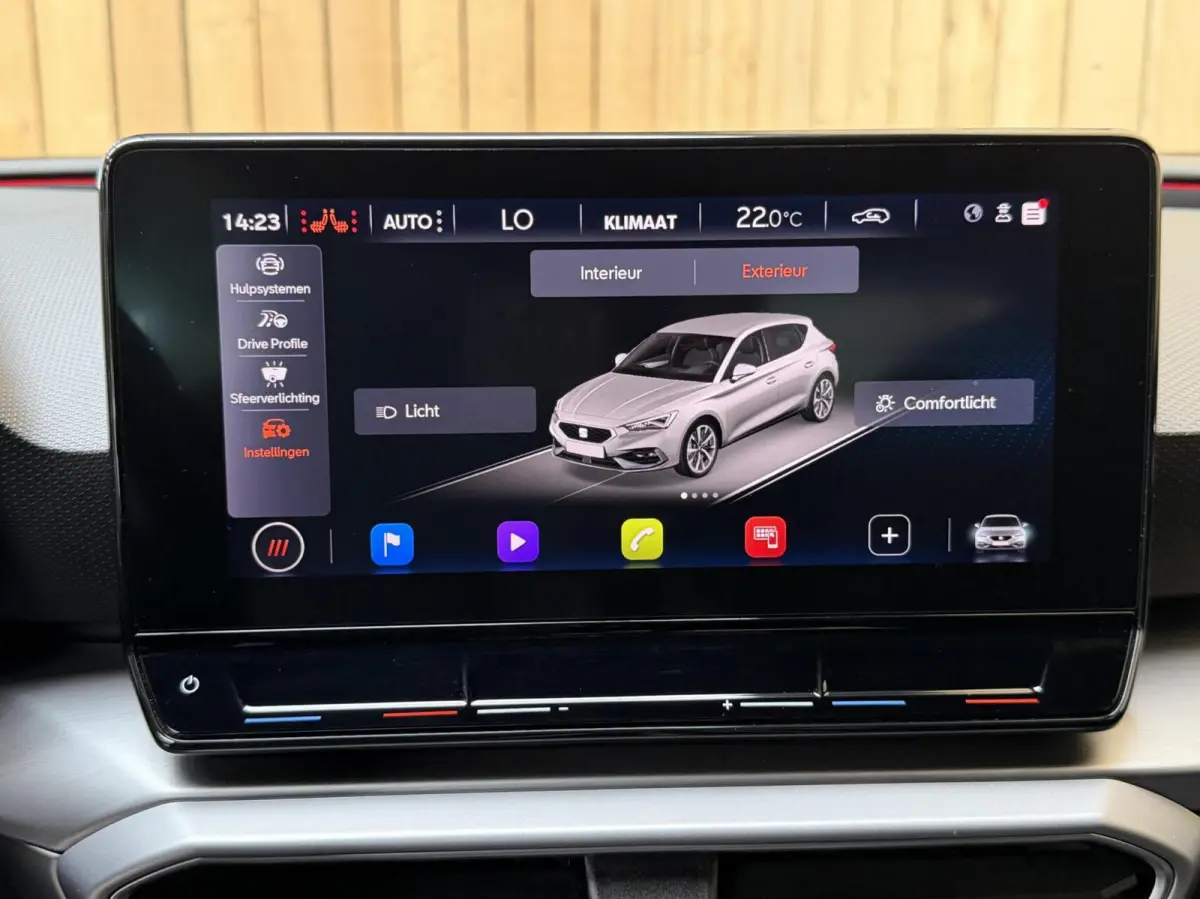 1.0 eTSI FR Business Intense Achteruitrijcamera | Apple CarPlay/Android Auto | Adaptieve cruise control | Climate control | DAB ontvanger | Keyless entry | Panoramadak | Voorstoelen en stuur