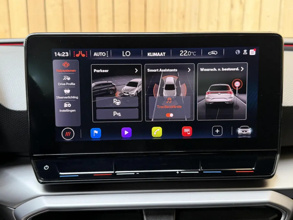 1.0 eTSI FR Business Intense Achteruitrijcamera | Apple CarPlay/Android Auto | Adaptieve cruise control | Climate control | DAB ontvanger | Keyless entry | Panoramadak | Voorstoelen en stuur