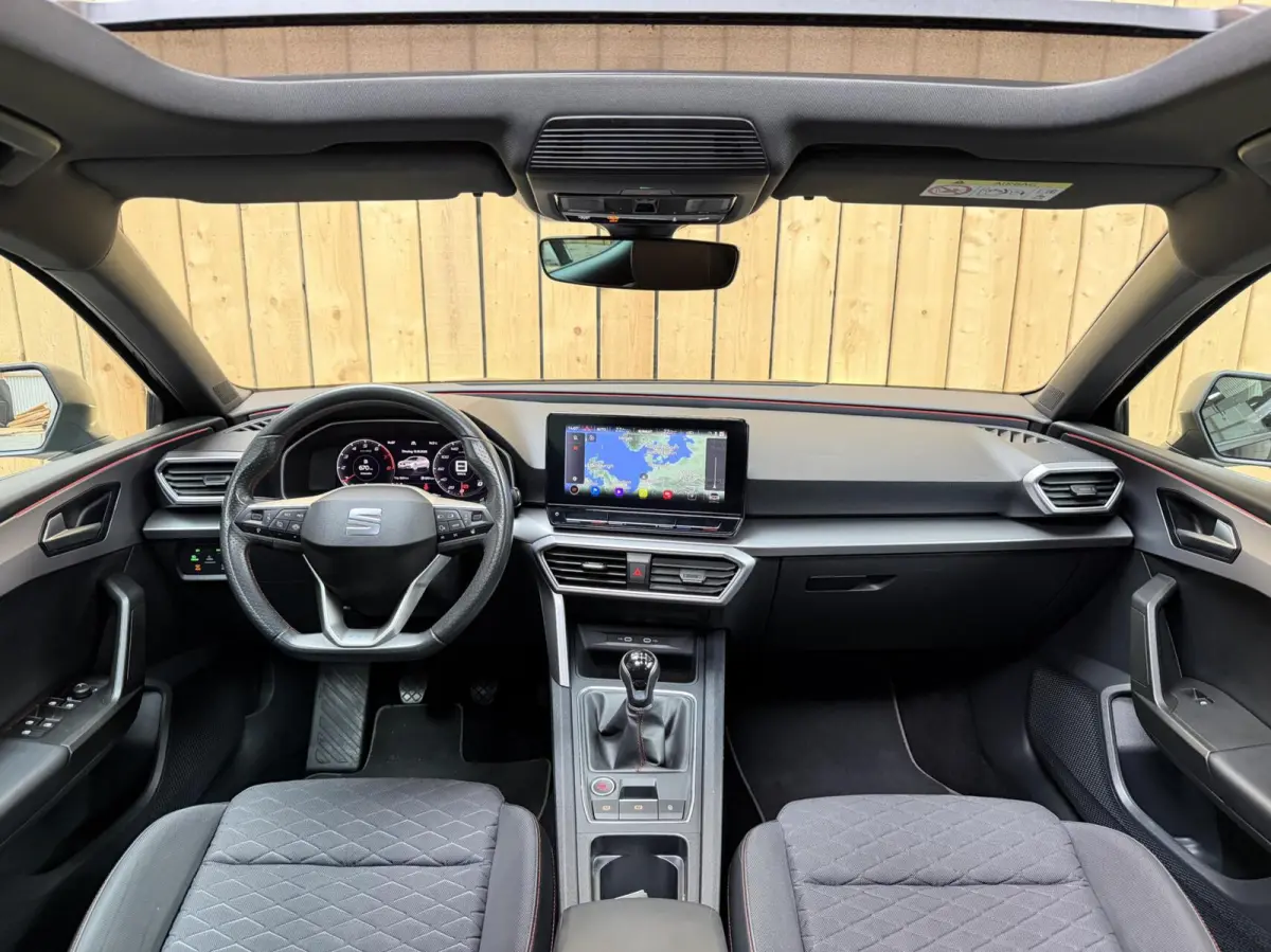 1.0 eTSI FR Business Intense Achteruitrijcamera | Apple CarPlay/Android Auto | Adaptieve cruise control | Climate control | DAB ontvanger | Keyless entry | Panoramadak | Voorstoelen en stuur