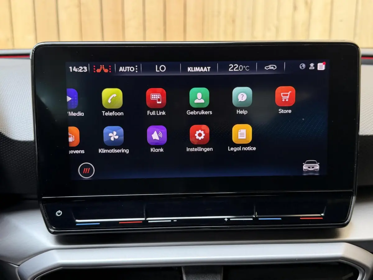 1.0 eTSI FR Business Intense Achteruitrijcamera | Apple CarPlay/Android Auto | Adaptieve cruise control | Climate control | DAB ontvanger | Keyless entry | Panoramadak | Voorstoelen en stuur