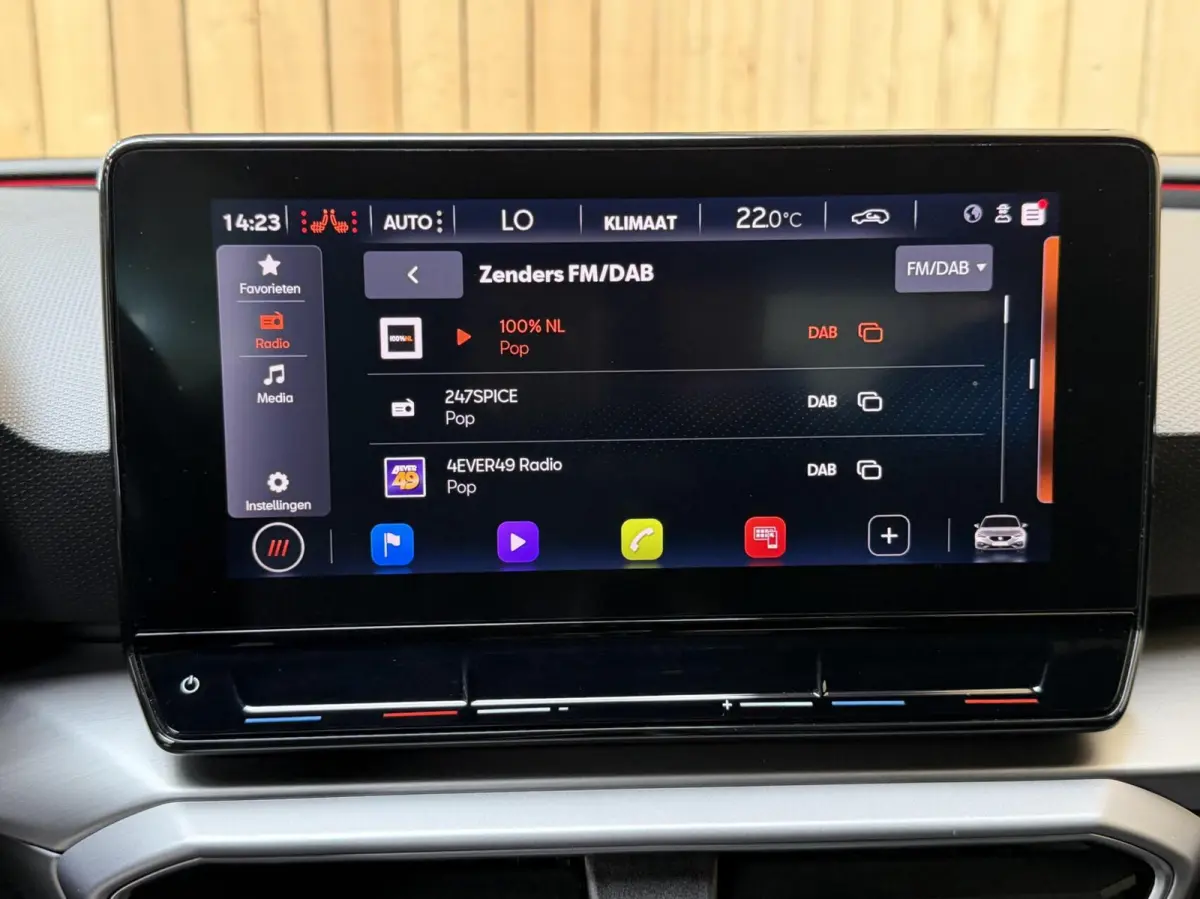 1.0 eTSI FR Business Intense Achteruitrijcamera | Apple CarPlay/Android Auto | Adaptieve cruise control | Climate control | DAB ontvanger | Keyless entry | Panoramadak | Voorstoelen en stuur