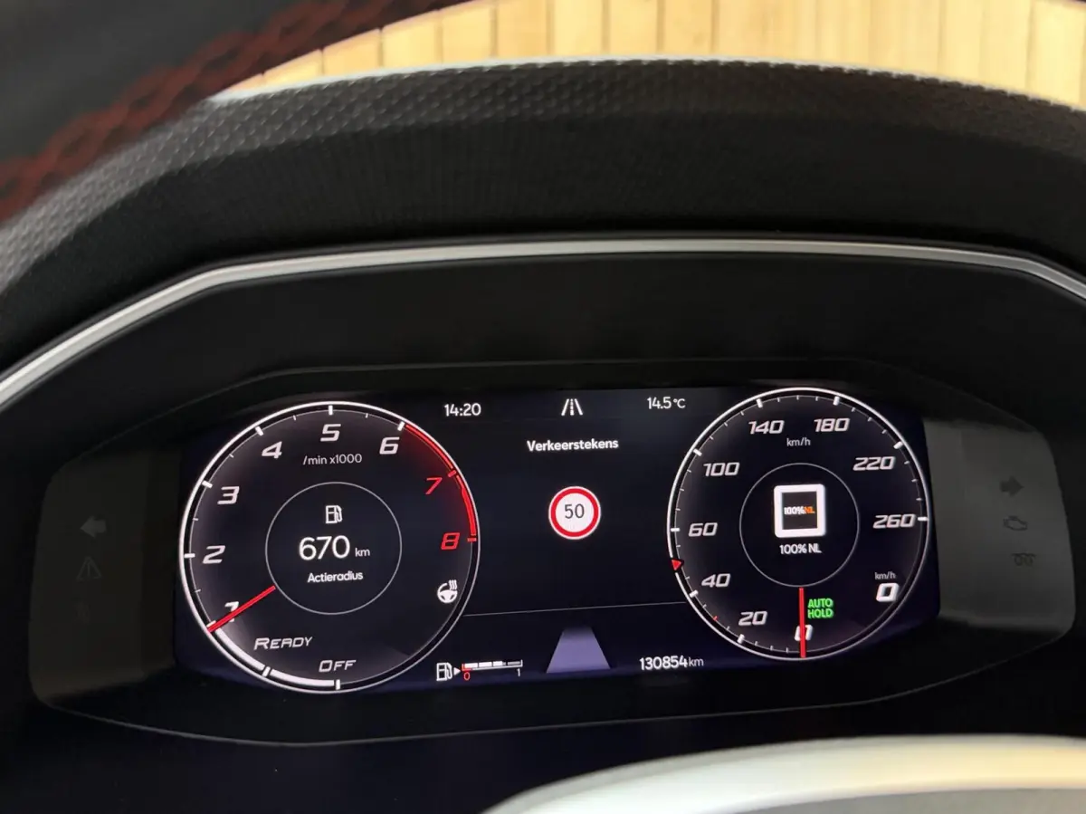 1.0 eTSI FR Business Intense Achteruitrijcamera | Apple CarPlay/Android Auto | Adaptieve cruise control | Climate control | DAB ontvanger | Keyless entry | Panoramadak | Voorstoelen en stuur