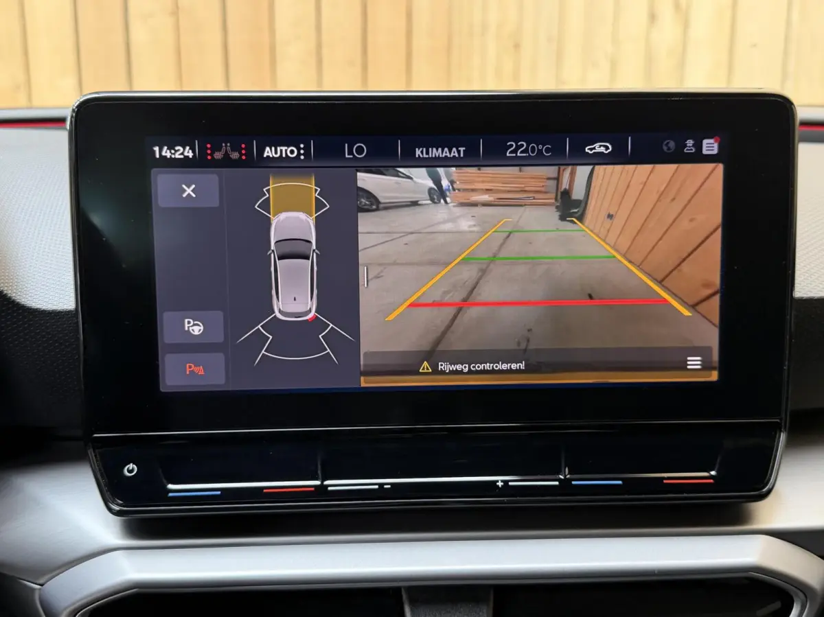 1.0 eTSI FR Business Intense Achteruitrijcamera | Apple CarPlay/Android Auto | Adaptieve cruise control | Climate control | DAB ontvanger | Keyless entry | Panoramadak | Voorstoelen en stuur