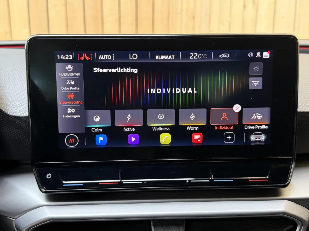 1.0 eTSI FR Business Intense Achteruitrijcamera | Apple CarPlay/Android Auto | Adaptieve cruise control | Climate control | DAB ontvanger | Keyless entry | Panoramadak | Voorstoelen en stuur