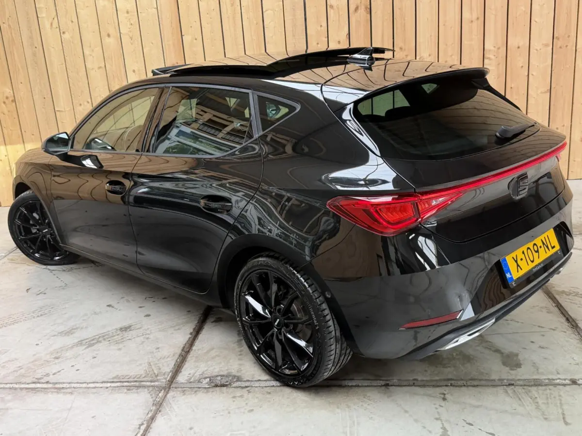 1.0 eTSI FR Business Intense Achteruitrijcamera | Apple CarPlay/Android Auto | Adaptieve cruise control | Climate control | DAB ontvanger | Keyless entry | Panoramadak | Voorstoelen en stuur