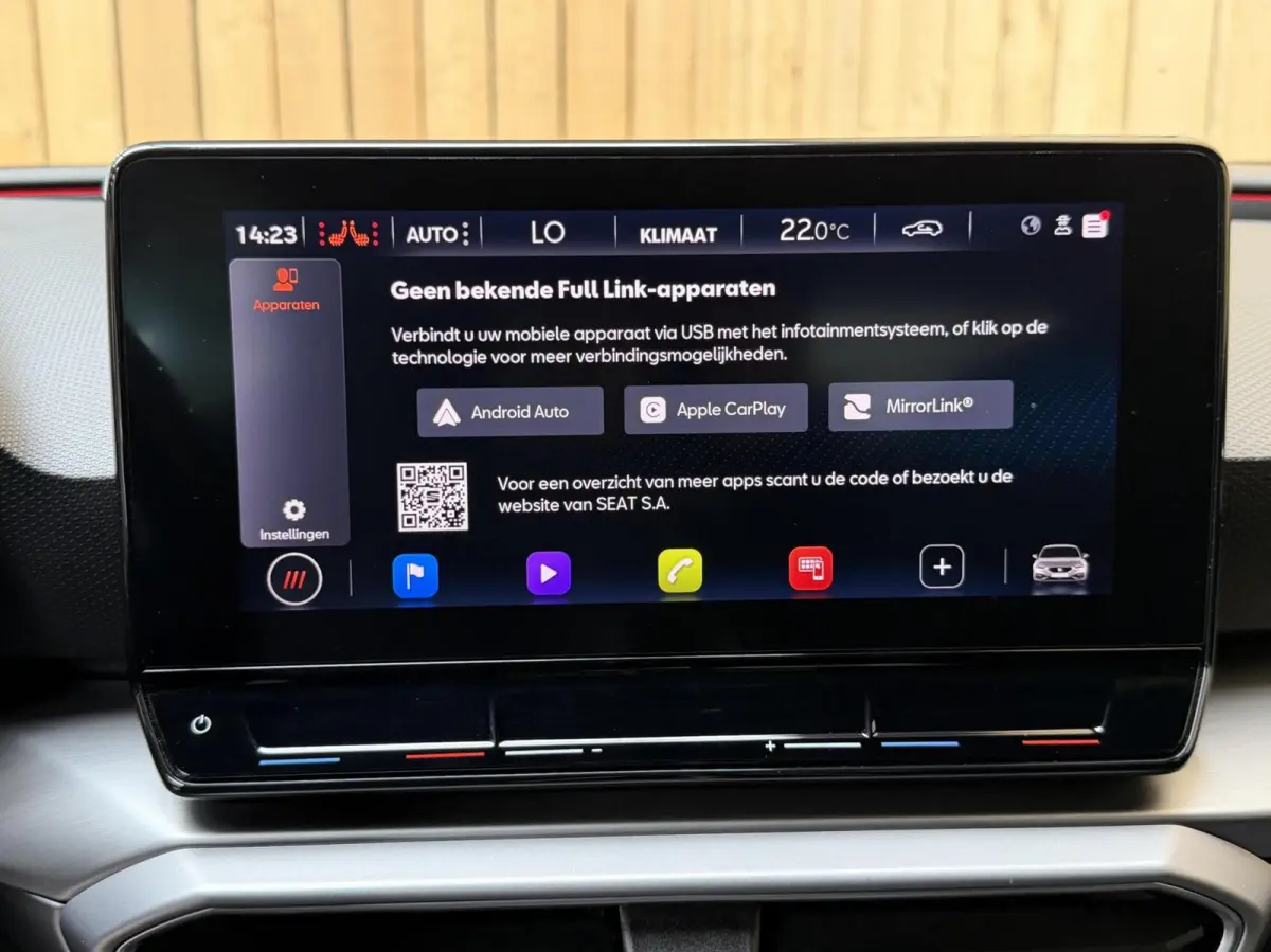1.0 eTSI FR Business Intense Achteruitrijcamera | Apple CarPlay/Android Auto | Adaptieve cruise control | Climate control | DAB ontvanger | Keyless entry | Panoramadak | Voorstoelen en stuur