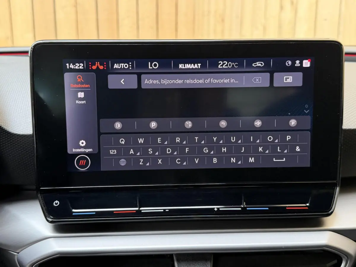 1.0 eTSI FR Business Intense Achteruitrijcamera | Apple CarPlay/Android Auto | Adaptieve cruise control | Climate control | DAB ontvanger | Keyless entry | Panoramadak | Voorstoelen en stuur
