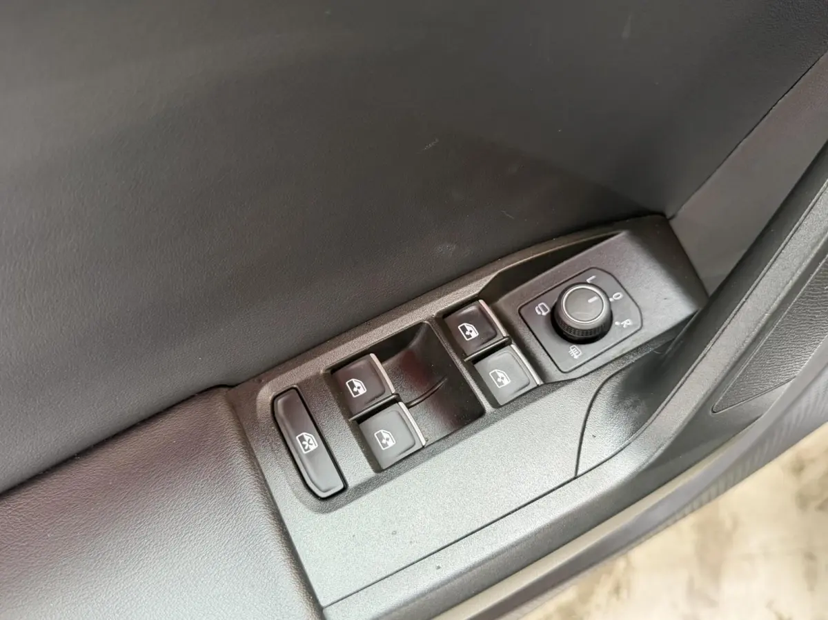 1.0 eTSI FR Business Intense Achteruitrijcamera | Apple CarPlay/Android Auto | Adaptieve cruise control | Climate control | DAB ontvanger | Keyless entry | Panoramadak | Voorstoelen en stuur