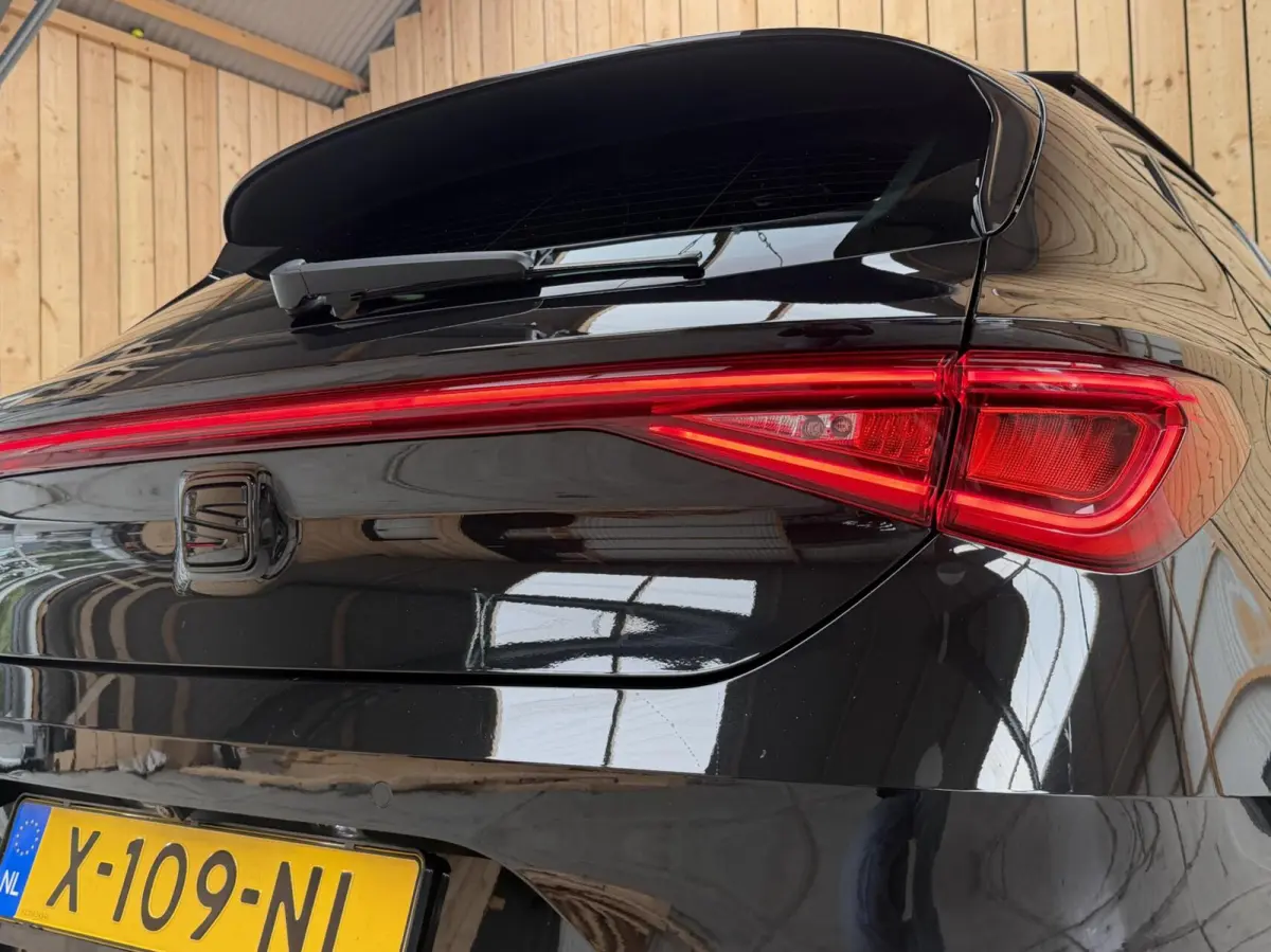 1.0 eTSI FR Business Intense Achteruitrijcamera | Apple CarPlay/Android Auto | Adaptieve cruise control | Climate control | DAB ontvanger | Keyless entry | Panoramadak | Voorstoelen en stuur