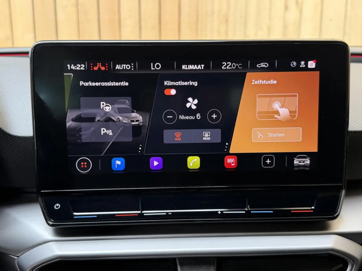 1.0 eTSI FR Business Intense Achteruitrijcamera | Apple CarPlay/Android Auto | Adaptieve cruise control | Climate control | DAB ontvanger | Keyless entry | Panoramadak | Voorstoelen en stuur