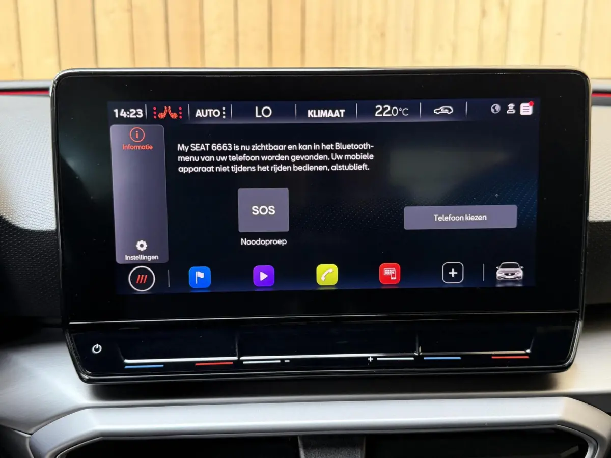 1.0 eTSI FR Business Intense Achteruitrijcamera | Apple CarPlay/Android Auto | Adaptieve cruise control | Climate control | DAB ontvanger | Keyless entry | Panoramadak | Voorstoelen en stuur