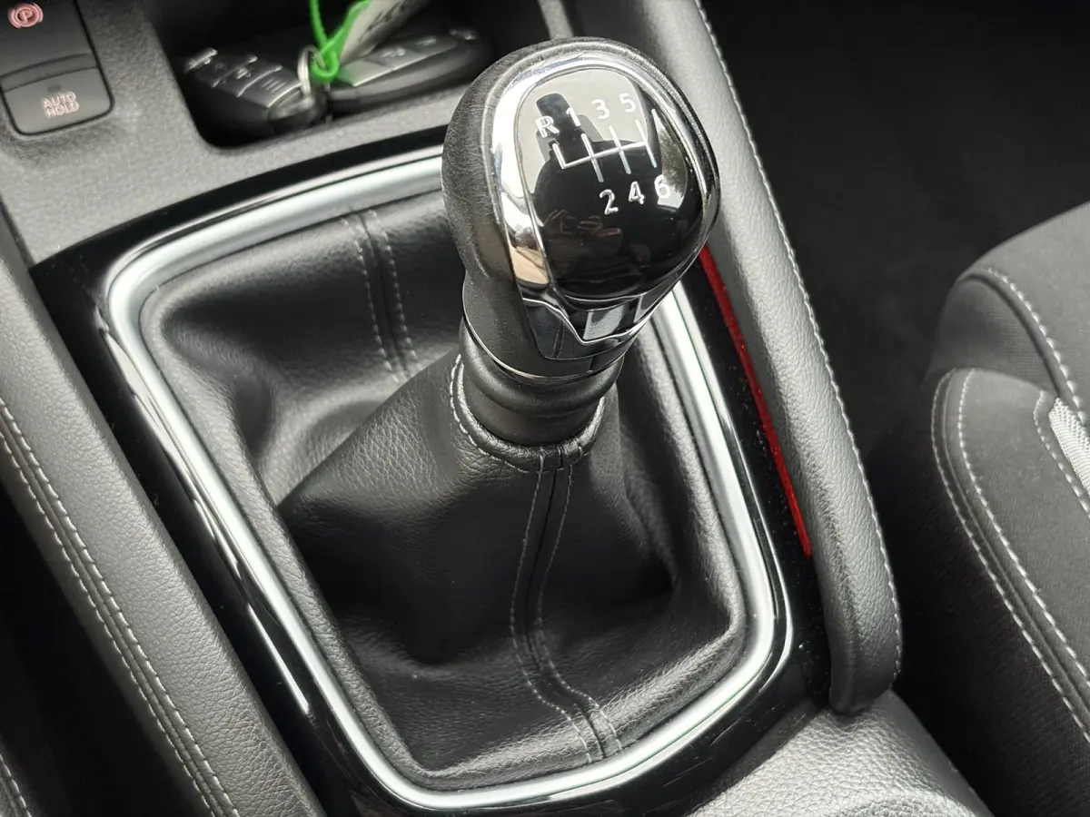 1.2 N-Connecta ✓Ketting vv in 07-2023✓360° Camera✓2e Eigenaar✓Pano✓Navi✓Keyless✓116pk✓Pdc V+A✓18"Lm velgen✓Clima✓Cruise✓Rijstrooksensor✓6 Bak✓Dodehoeksenor✓N.A