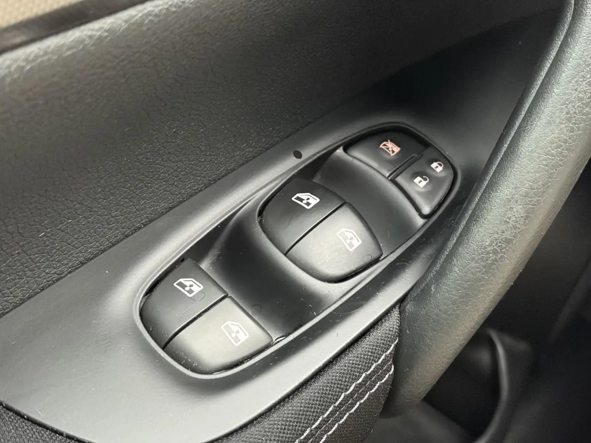 1.2 N-Connecta ✓Ketting vv in 07-2023✓360° Camera✓2e Eigenaar✓Pano✓Navi✓Keyless✓116pk✓Pdc V+A✓18"Lm velgen✓Clima✓Cruise✓Rijstrooksensor✓6 Bak✓Dodehoeksenor✓N.A